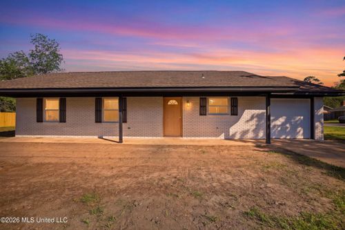 104 8th Street, Biloxi, MS, 39530 | Card Image