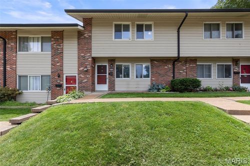 9128 Villaridge Ct, Saint Louis, MO, 63123-7414 | Card Image