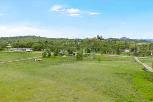 963 Stevens Rd, Eagle Point, OR, 97524-6514 | Card Image