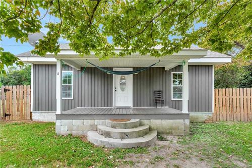 8 Front St, Red Springs, NC, 28377-1767 | Card Image