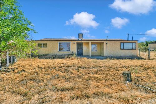 10393 Mockingbird Ave, Apple Valley, CA, 92308-8312 | Card Image