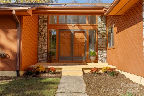 6 Haw Creek Cir, Asheville, NC, 28805-1105 | Card Image