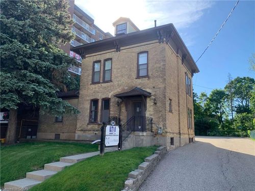 109 College St, Kitchener, ON, N2H5A2 | Card Image