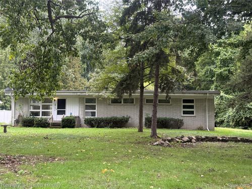 18171 Lathers St, Livonia, MI, 48152-3784 | Card Image