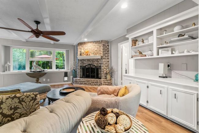 family room | Image 16