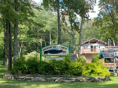 Sign and clubhouse | Image 3