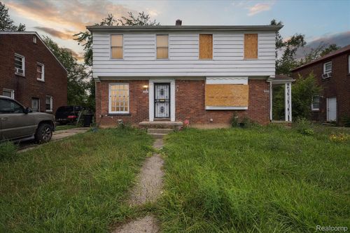 19389 Hoover St, Detroit, MI, 48205-2136 | Card Image