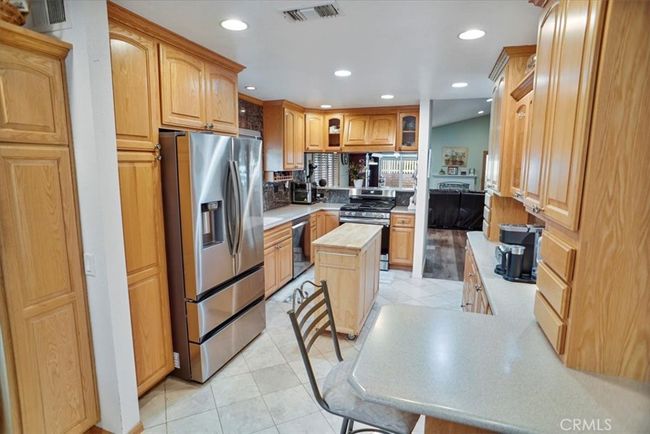 27945 Sycamore Creek Dr, House other with 4 bedrooms, 2 bathrooms and 2 parking in Valencia CA | Image 8