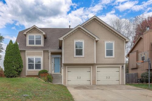 408 Shannon Ave, Smithville, MO, 64089-8286 | Card Image