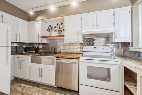 apt-211-2200 Nevada Ave S, Saint Louis Park, MN, 55426-2636 | Card Image