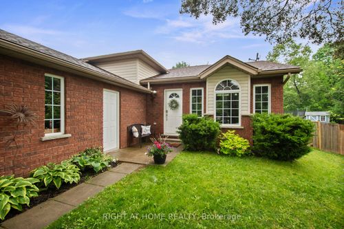 18 Edgewood Cres, New Lowell, ON, L0M1N0 | Card Image