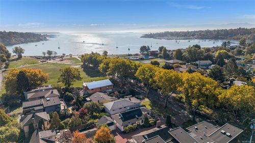 2594 Sinclair Rd, Saanich, BC, V8N1B9 | Card Image