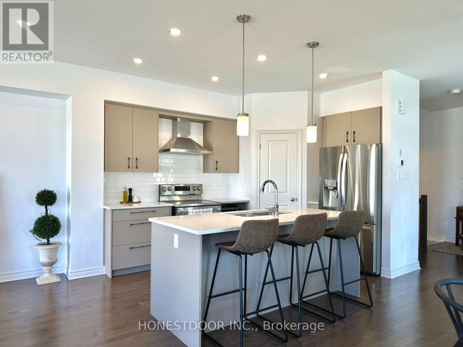 665 Cordelette Cir, Townhouse with 3 bedrooms, 3 bathrooms and 4 parking in Orleans ON | Image 7
