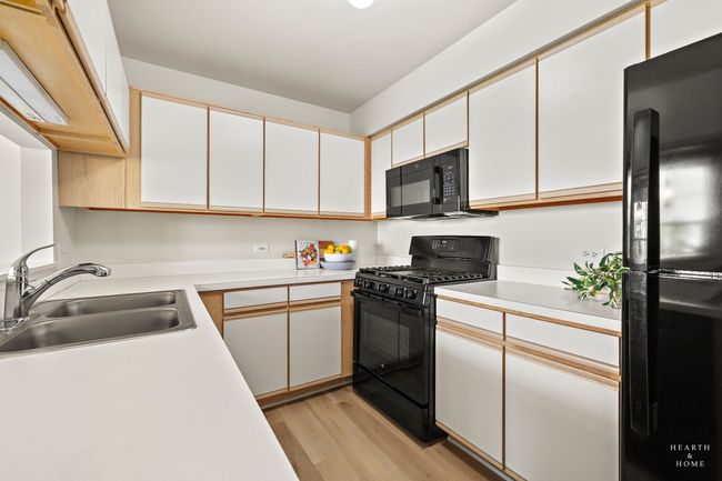 664 Silk Oak Ln, Townhouse with 2 bedrooms, 3 bathrooms and 2 parking in Crystal Lake IL | Image 6