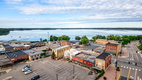 28 Central Ave, Buffalo, MN, 55313-1519 | Card Image