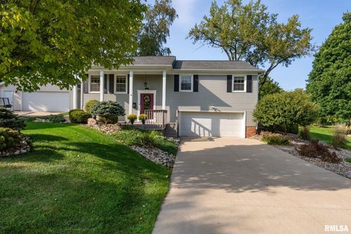 933 25th Ave, East Moline, IL, 61244-3244 | Card Image