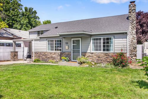 926 Murray Ave, Medford, OR, 97501-3282 | Card Image