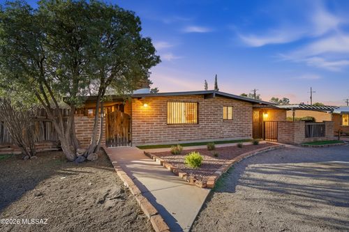 6814 E Koralee St, Tucson, AZ, 85710-1035 | Card Image