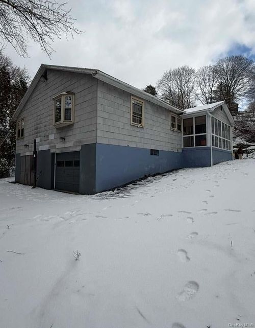17 Allen St, Catskill, NY, 12414-1021 | Card Image