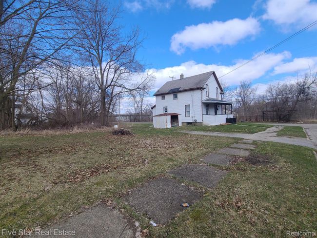 2002 Ferris Ave, House other with 4 bedrooms, 1 bathrooms and null parking in Flint MI | Image 4