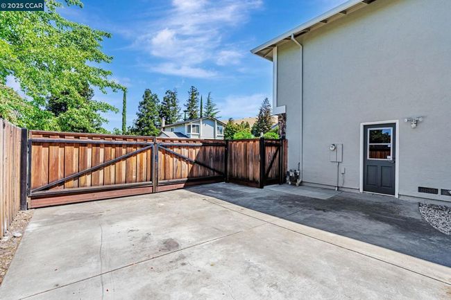 Side Yard | Image 36