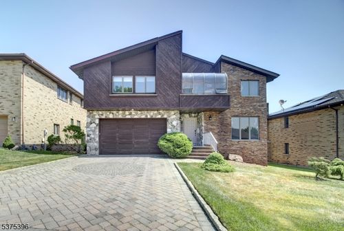 18 Jani Ct, Clifton, NJ, 07013-2518 | Card Image