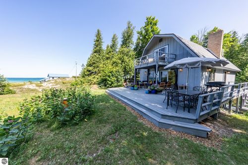 28095 Driftwood Ct, Beaver Island, MI, 49782-5005 | Card Image