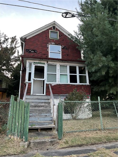 802 Wallis Ave, Farrell, PA, 16121 | Card Image