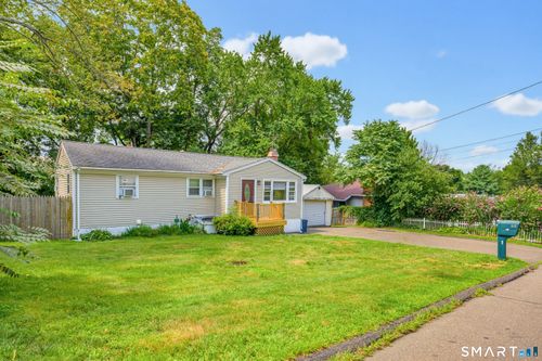 86 Crest Ave, East Haven, CT, 06513-1828 | Card Image