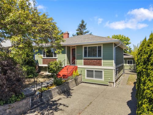 1468 Stroud Rd, Victoria, BC, V8T2K9 | Card Image