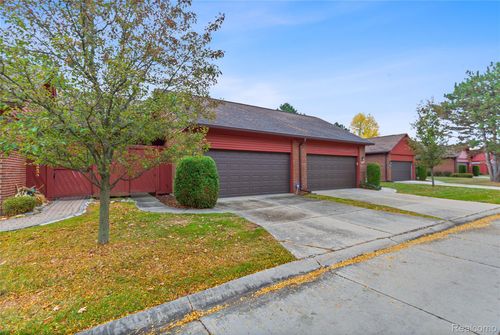 42216 Lochmoor St, Clinton Township, MI, 48038-1775 | Card Image