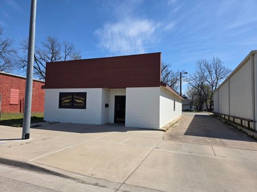 408 Main St, Winfield, KS, 67156-2104 | Card Image