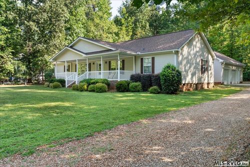 124 Lakeview Dr, Bracey, VA, 23919-1879 | Card Image