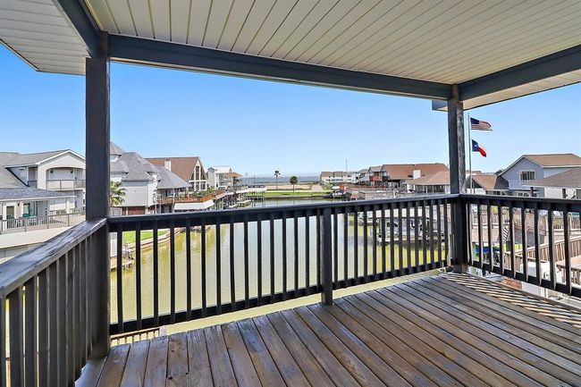 334 Admiral Cir, House other with 4 bedrooms, 3 bathrooms and 3 parking in Tiki Island TX | Image 4