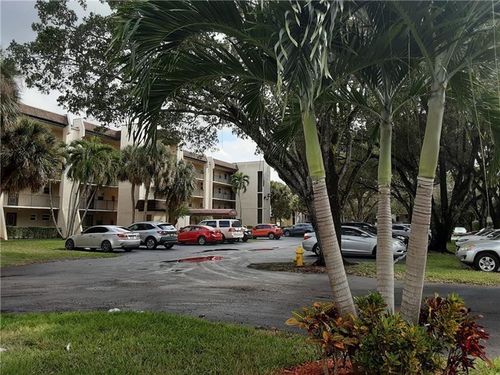402-9430 Poinciana Pl, Davie, FL, 33324-4854 | Card Image