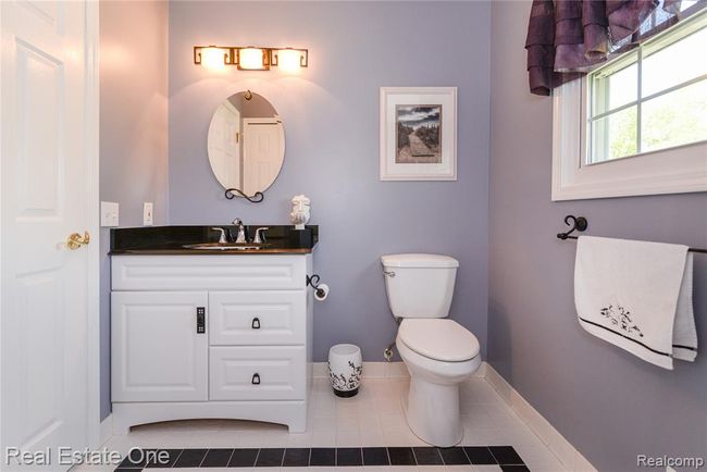 Remodeled Upper Level Full Bathroom | Image 37