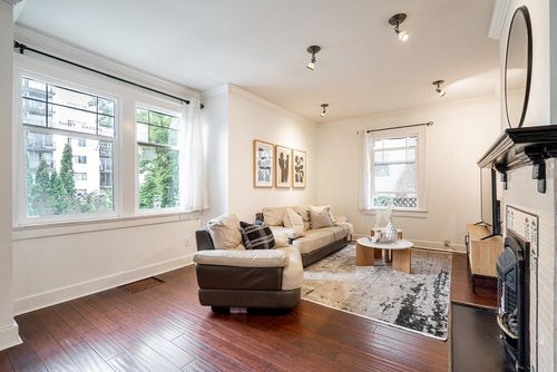 202 Seventh St, New Westminster, BC, V3M3K3 | Card Image