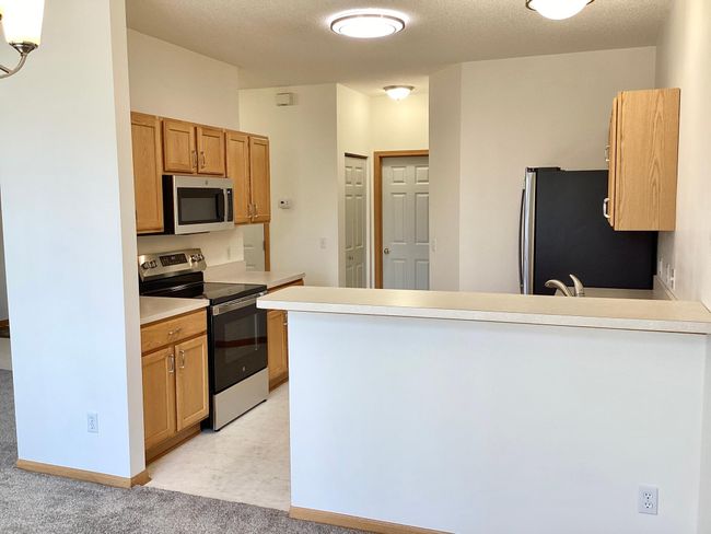 Breakfast bar and dining room | Image 4
