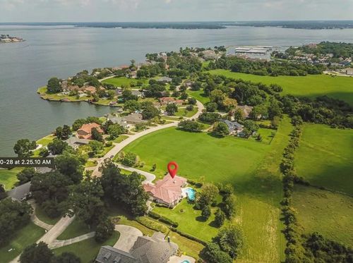 66 Lake Estates Dr, Montgomery, TX, 77356-8068 | Card Image