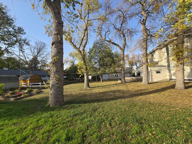 Large yard! | Image 63