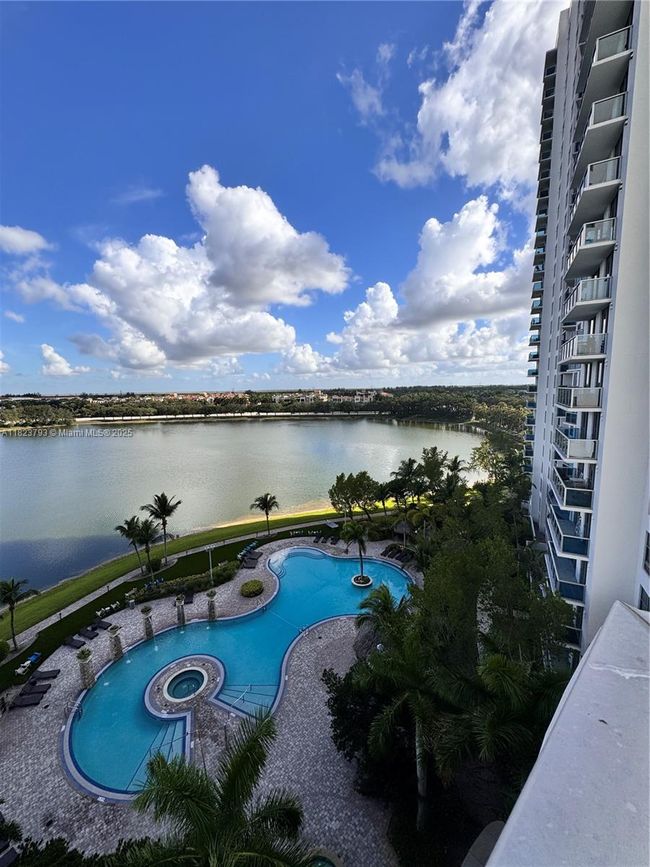 APT-908S - 2681 N Flamingo Rd, Condo with 3 bedrooms, 3 bathrooms and null parking in Sunrise FL | Image 12