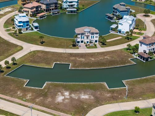 2 Loggerhead, Hitchcock, TX, 77563 | Card Image