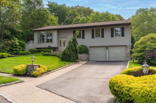 11 Val Ct, Commack, NY, 11725-5203 | Card Image