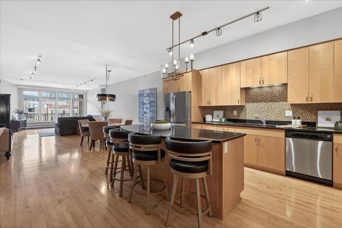 apt-304-111 4th Ave N, Minneapolis, MN, 55401-1533 | Card Image