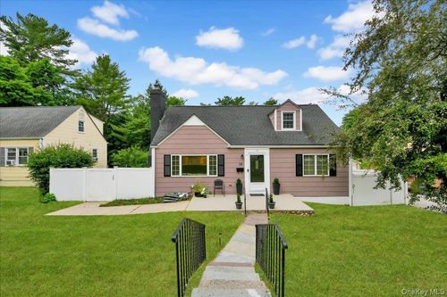 10 Susquehanna Rd, Ossining, NY, 10562-3821 | Card Image