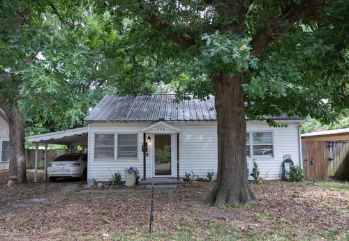 304 Roberts Ave, Terrell, TX, 75160-2113 | Card Image