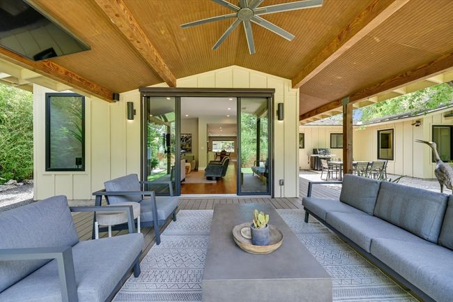 Outdoor seating | Image 33