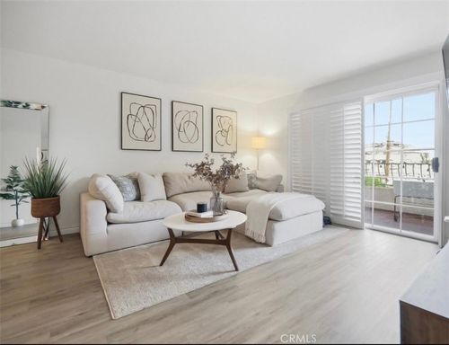 202-1335 Newport Ave, Long Beach, CA, 90803-5909 | Card Image