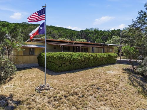 1501 Spring Rd, Pipe Creek, TX, 78063-5146 | Card Image