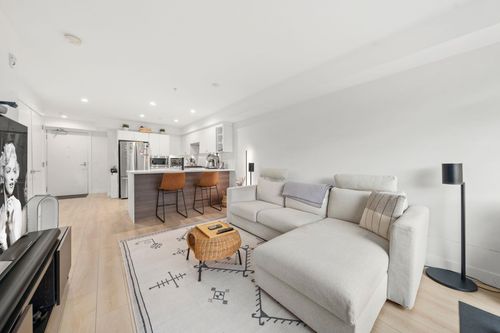 402-1519 Crown St, North Vancouver, BC, V7J1G6 | Card Image